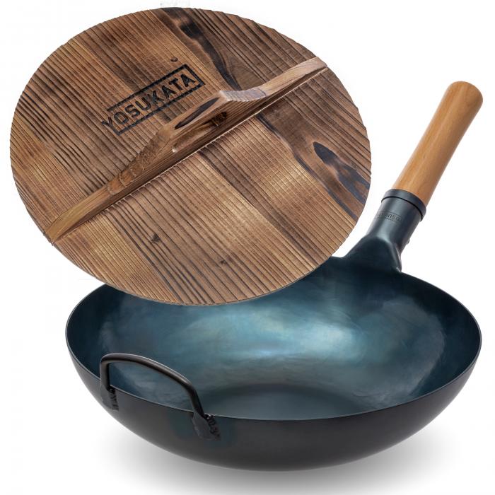 Yosukata Wok Acciaio al Carbonio Blu (Fondo Piatto, Stagionato) 34cm + Coperchio in Legno per Wok 34cm